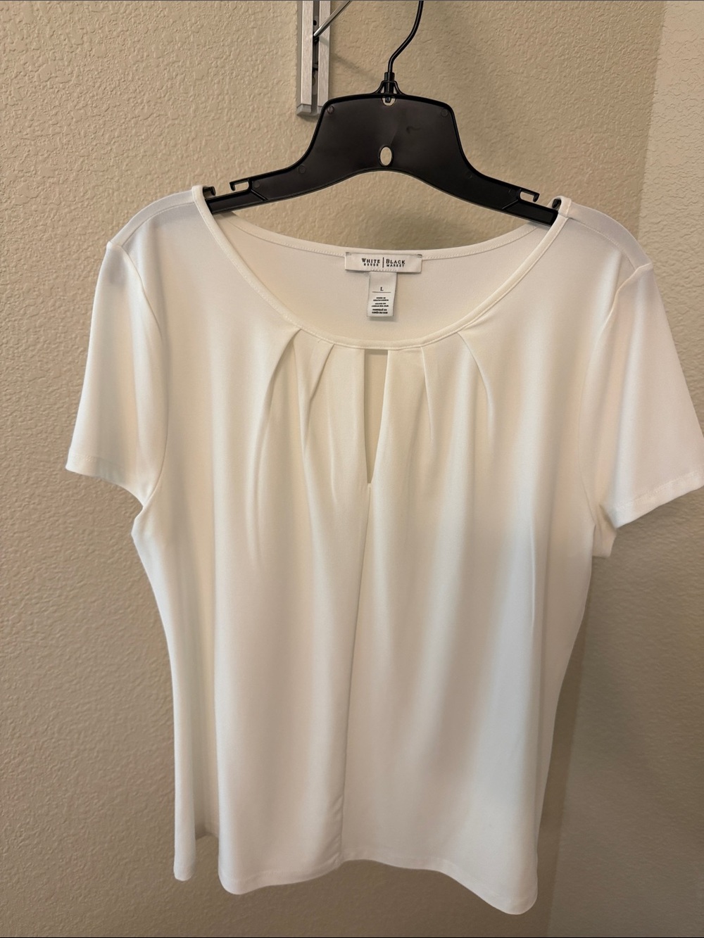 White House Black Market Ivory Short Sleeve Pleated Front Top